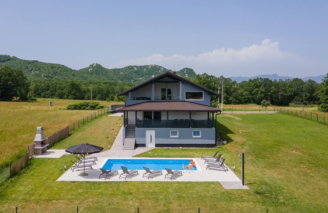 Countryside villa with pool