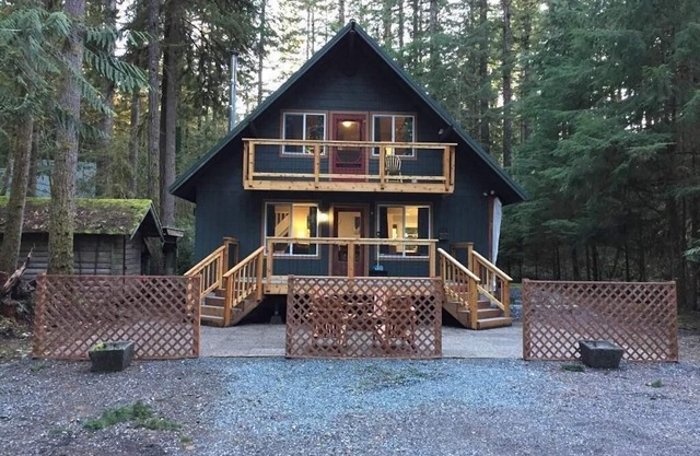 County Style Cabin with Hot Tub and Pets OK