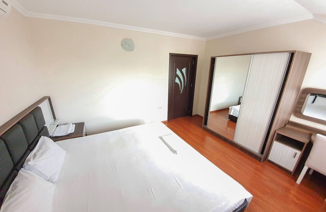 Couple Friendly Apartment with Private Parking