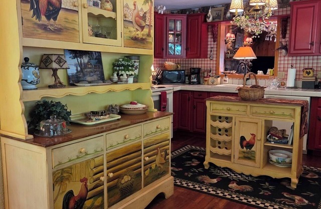 Couple's Retreat on the Creek with Outdoor Spa & Fireplace