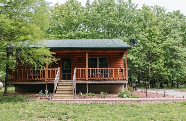 Couple's Retreat with HOT TUB