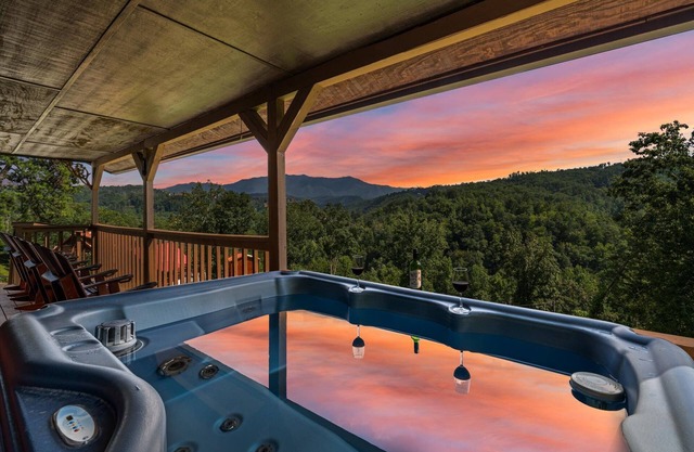 Couples Getaway-2 King Beds-SL 4-9 Mins to D'wood- Many Bear Visits-Clean Cabin