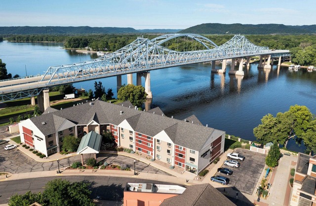 Courtyard by Marriott La Crosse