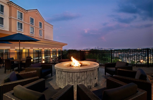 Courtyard Kansas City at Briarcliff