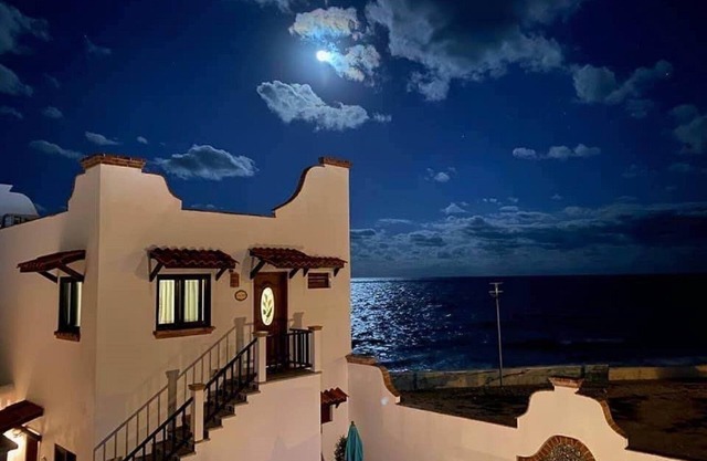 Courtyard Villa "Oaxaca" with a/c and pool 5 min stroll to beach