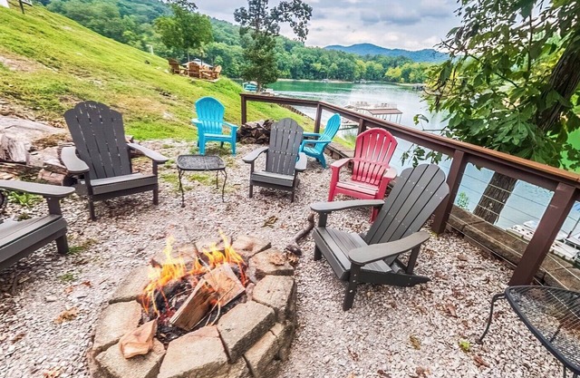 Cove Manor - Lake front with Dock