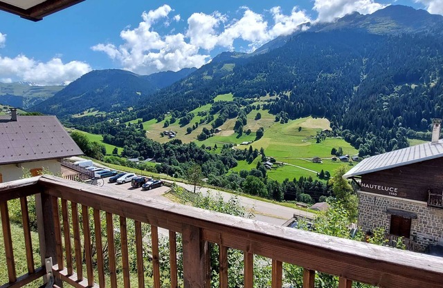 Cozy 1-Bed Apt in Hauteluce, Sleeps 4, Parking, Pool, Fitness, Near Lifts & Shops