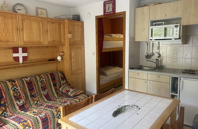 Cozy 1-Bedroom Apartment at the Foot of the Slopes with Mountain Views
