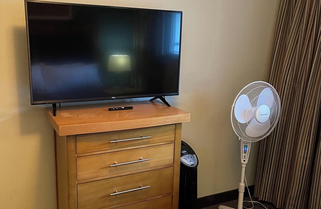 Cozy 1-bedroom condo with fitness room, WiFi in brilliant Dead Man's Flats