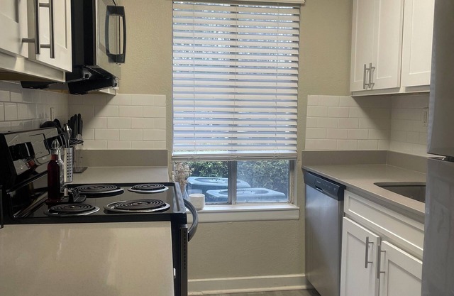 Cozy 1-bedroom apartment in lovely Sandy Springs with fitness room, WiFi