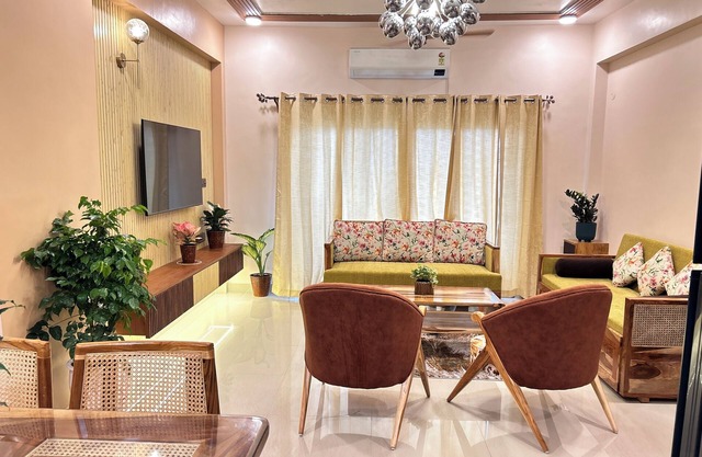 Cozy 1-bedroom apartment with WiFi, AC in pleasant Delhi