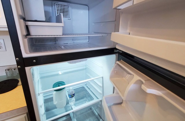 Cozy 1-bedroom corporate apartment in fabulous Dublin with WiFi, Roku!
