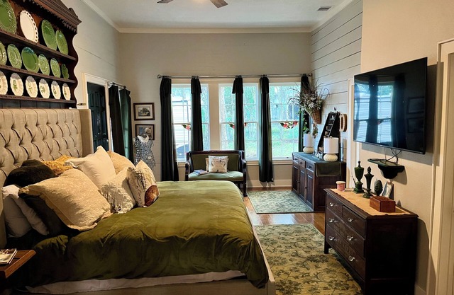 Cozy 1-bedroom house with WiFi and AC in charming Livingston