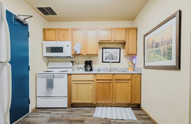 Cozy 1-bedroom with fitness room, WiFi in charming Omaha