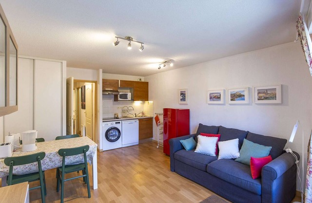 Cozy 1BR Apartment for 5 with Parking in Luz-Saint-Sauveur