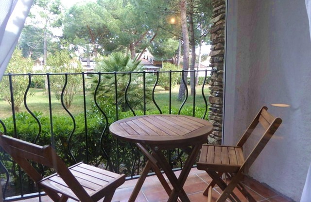 Cozy 1BR Apt for 4, Near Beach & Shops, Pet-Friendly