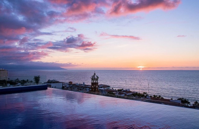 Cozy 1BR condo with INFINITY POOL