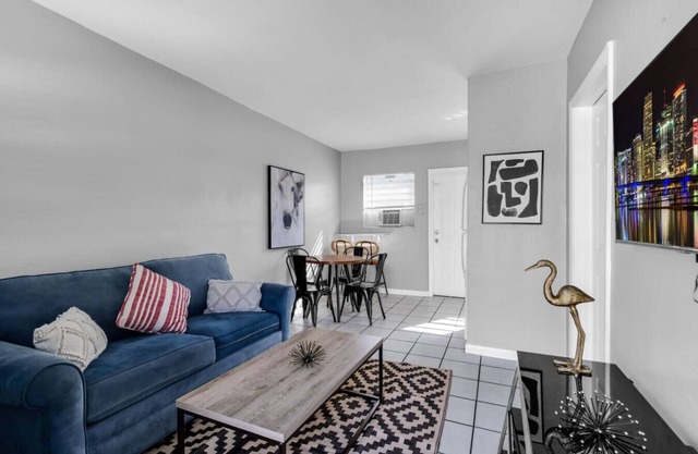 Cozy 1BR Retreat | 6 Mins to Beach + Free Parking