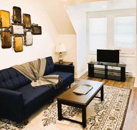 Cozy 1BR Retreat - Private - Near City
