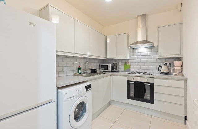 Cozy 2 Bed Apartment in Kent, Perfect for Relocation or Contractor