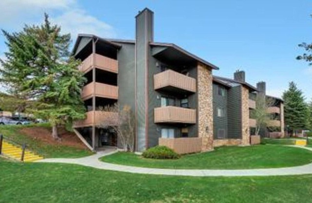Cozy 2 Bed/Bath*Great Location* next to The Canyons