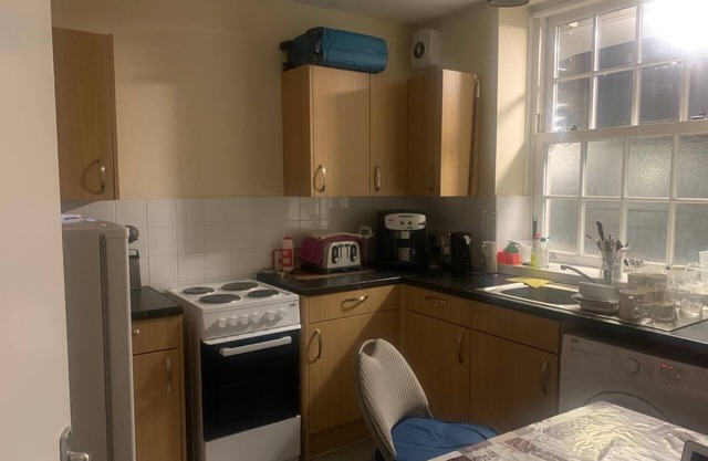 Cozy 2-bed flat 2 mins from Hammersmith St.