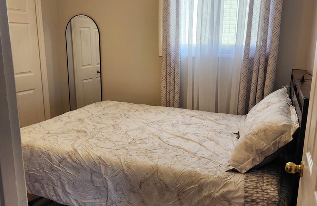 Cozy 2-bedroom apartment with WiFi, laundry and parking in Grand Falls-Windsor