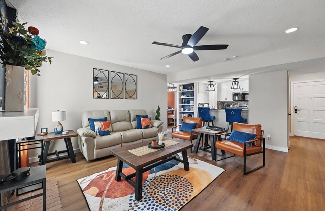 Cozy 2-bedroom, 2-bath condo in welcoming Fort Worth w/AC, WiFi - 30+ Day Stay