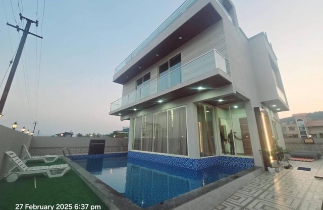Cozy 2-bedroom apartment with WiFi, AC in marvelous Navi Mumbai