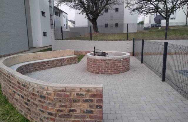 Cozy 2-bedroom apartment in enjoyable Mbombela with AC