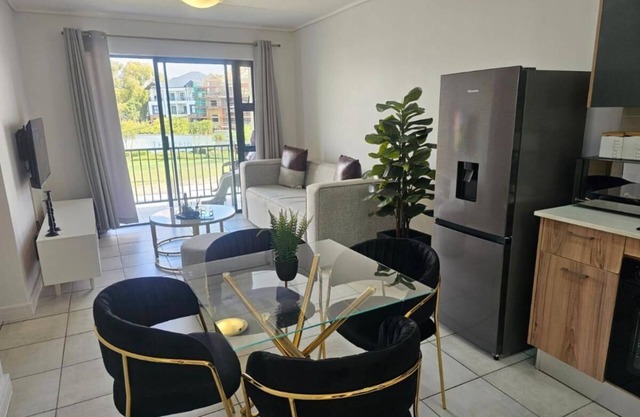 Cozy 2-bedroom apartment in phenomenal Sandton with WiFi, fitness room