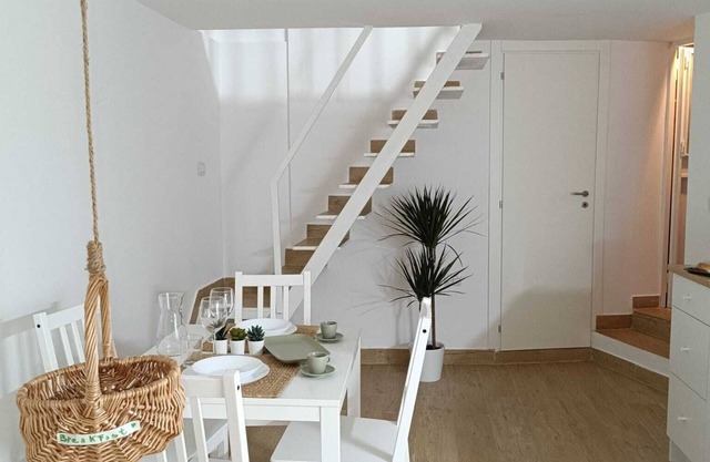 Cozy 2-bedroom apartment in the heart of Naples.