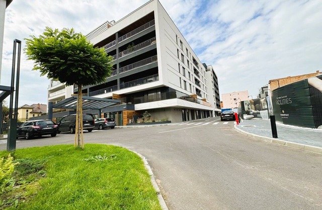 Cozy 2-bedroom apartment in enjoyable Brasov with WiFi, AC located central.