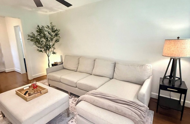 Cozy 2-bedroom condo with WiFi, AC in fantastic Greensboro
