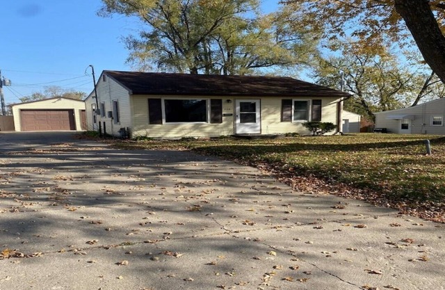 Cozy 2 bedroom home tucked in a quiet neighborhood