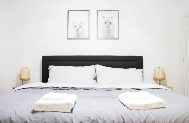 Cozy 2-bedroom house in SeaTac near Airport and Lightrail