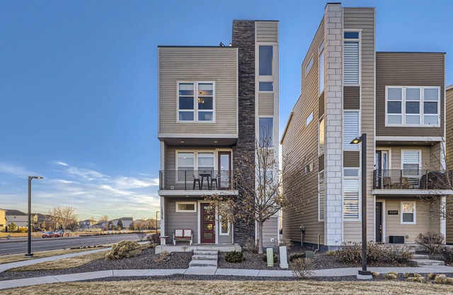 Cozy 2-bedroom house Rooftop Deck WiFi, AC