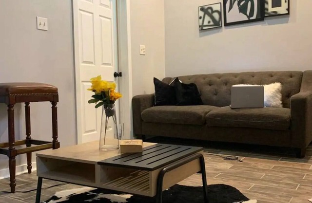 Cozy 2 Bedroom unit-15mins Dwtn!
