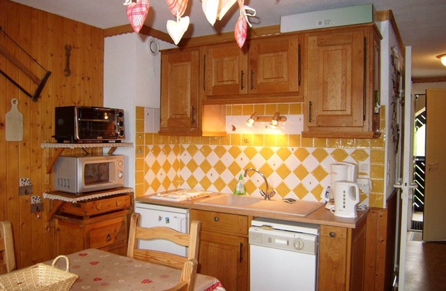 Cozy 2-Room Apartment for 4 with WiFi, Balcony, Near Slopes & Shops in Crest-Voland