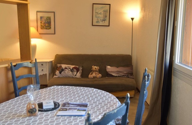 Cozy 2-room apartment at the foot of the slopes with parking and ski locker