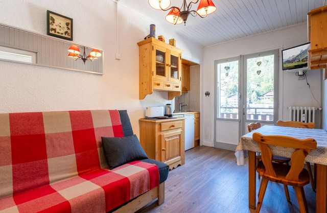 Cozy 2-Room Apartment in the Heart of La Clusaz, Near Ski Lifts and Amenities