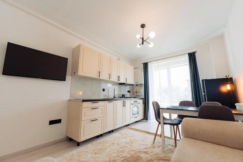 Cozy 2-Room Apartment - Free Parking - Close to Airport