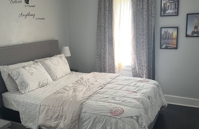 Cozy 2bdrm home w/work space close to EVERYTHING Atlanta