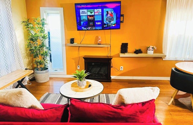 Cozy 2BER Home Near Commonwealth Stadium