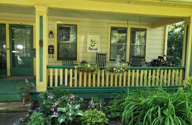 Cozy 2BR/1BA,1400sq ft, pet friendly triplex in AVL's Montford neighborhood