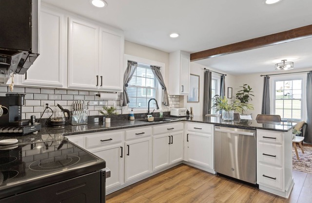 Cozy 2BR bungalow minutes from downtown Greenville