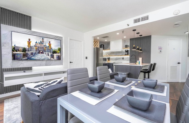 Cozy 2BR condo, Modern, Best Location (6165)