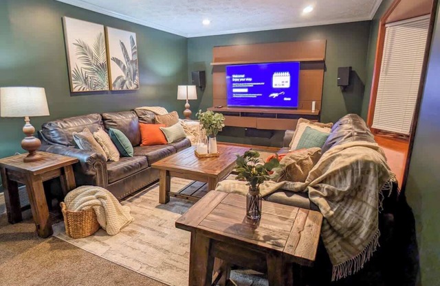 Cozy 2BR Ranch | King | Near Intel & Meta