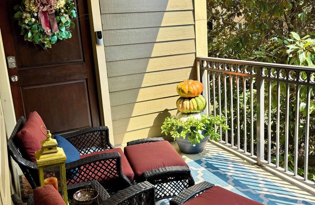 Cozy 3 Bedroom/2 Bath - less than 1 mile walk to UM Football/Baseball Stadium!
