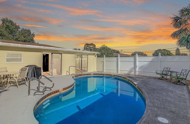 Cozy 3-Bedroom 2 bath for 8 with pool near Boca Grande